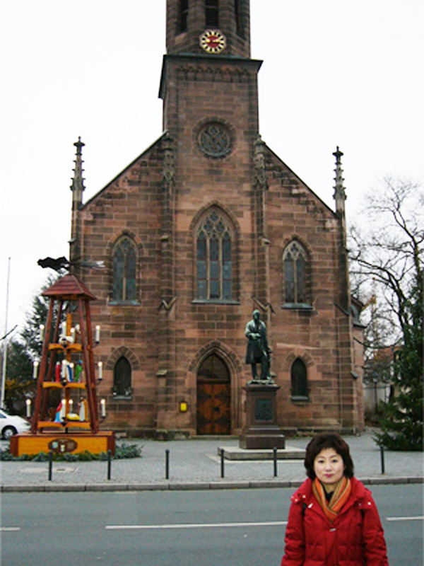 ヘルマンハープを初めて聞いた教会の前で